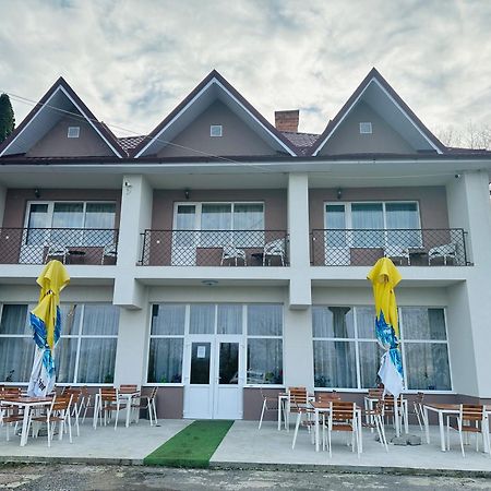 Guest House Zoreni Mócs Kültér fotó