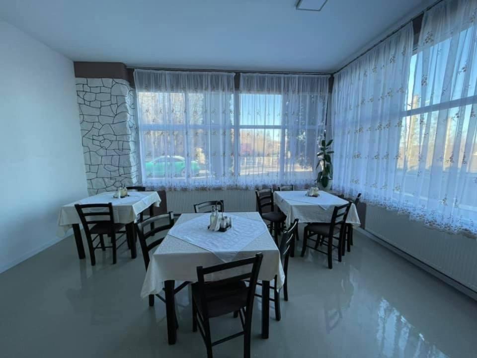Guest House Zoreni Mócs Kültér fotó