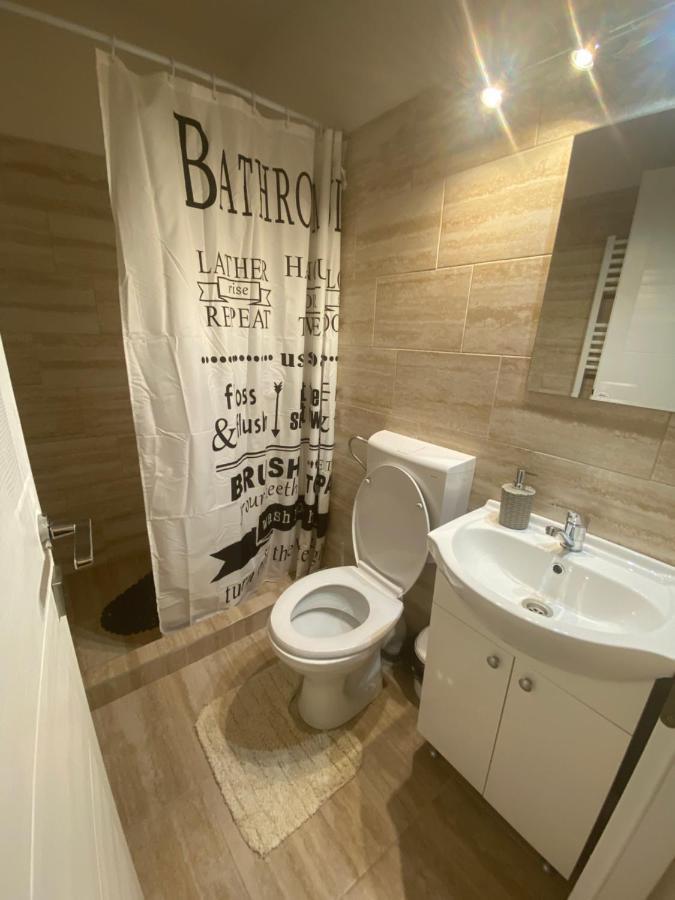 Guest House Zoreni Mócs Kültér fotó